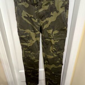 Galaxy By Harvic Green Camouflage Cargo Pants